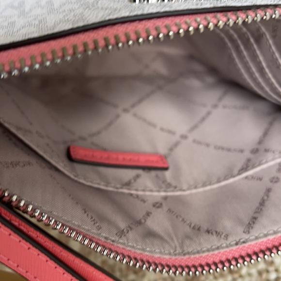 Michael Kors Jet Set Travel XL Zip Clutch Wristlet - Picture 6 of 16